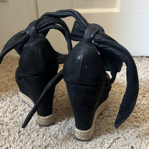 Ugg wedge sandles - Picture 8 of 8